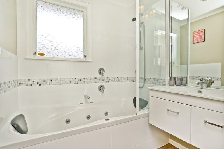 Photo of property in 68 Pohutukawa Drive, Pukete, Hamilton, 3200