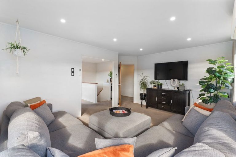 Photo of property in 10 Camilla Grove, Totara Vale, Auckland, 0629