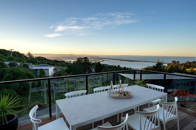 Photo of property in 307a Mount Pleasant Road, Mount Pleasant, Christchurch, 8081