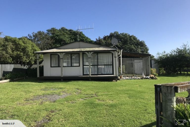 Photo of property in 2 Dodds Crescent, Otaki Beach, Otaki, 5512