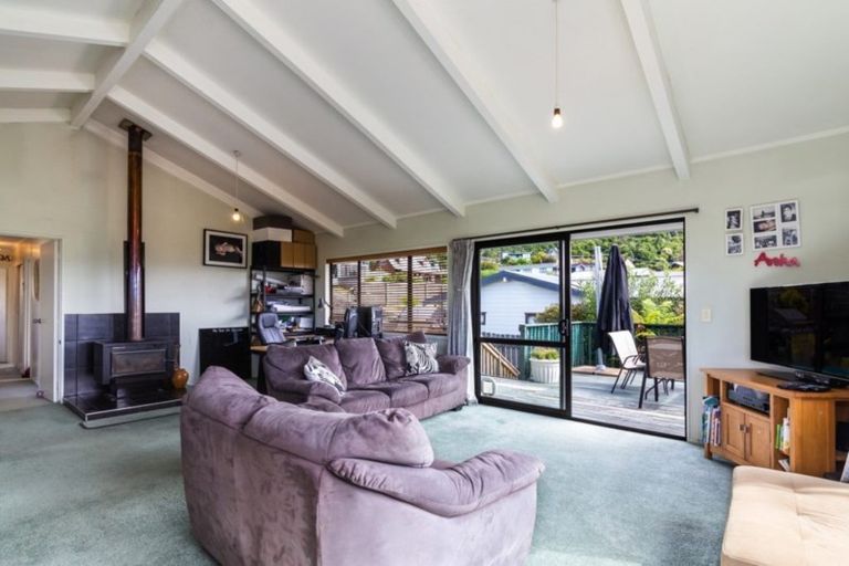 Photo of property in 1 Ewing Grove, Acacia Bay, Taupo, 3330