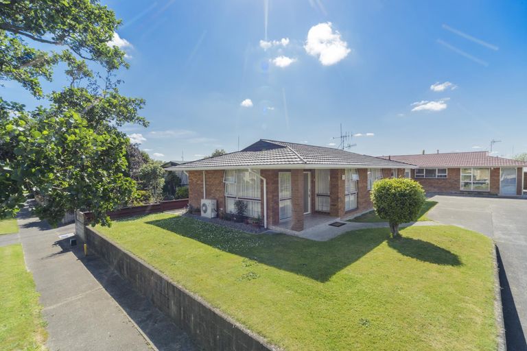 Photo of property in 29a Raglan Avenue, Cloverlea, Palmerston North, 4412