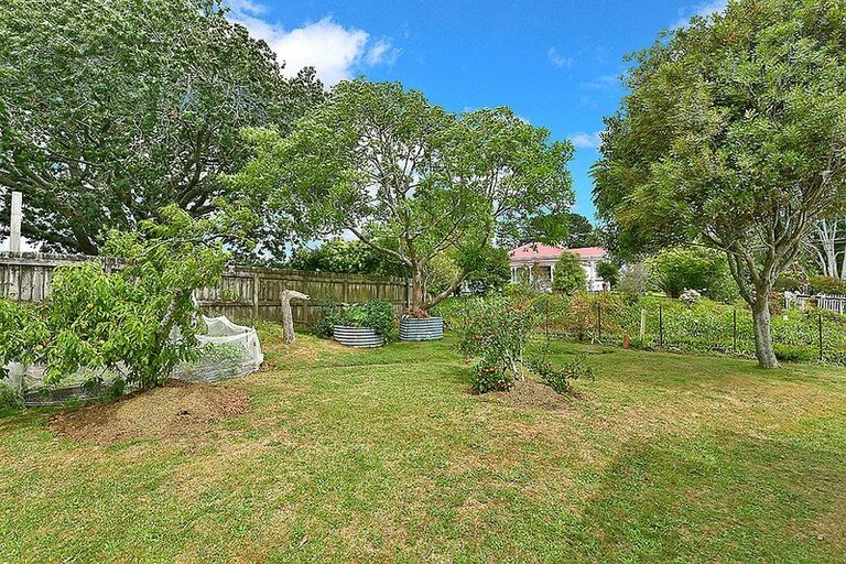 Photo of property in 14 Puriri Street, Helensville, 0800