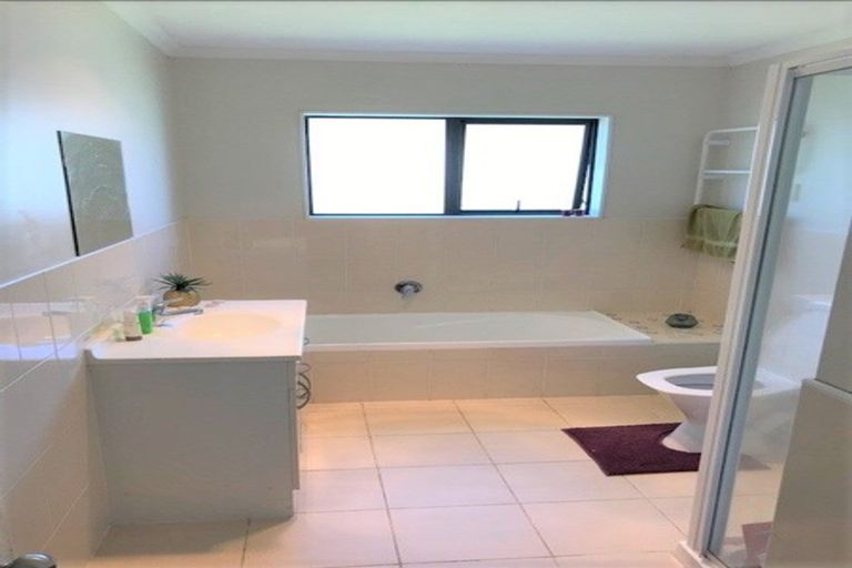 Photo of property in 104 Pitt Avenue, Clendon Park, Auckland, 2103