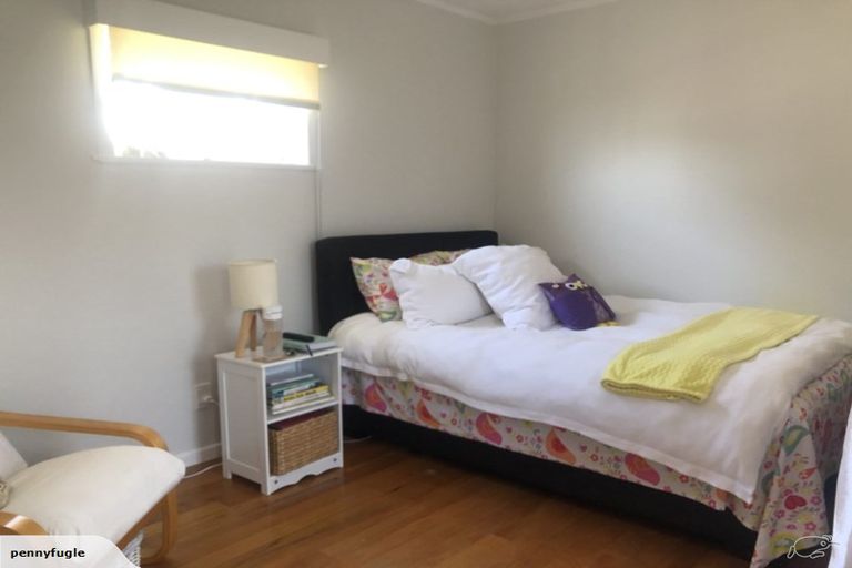 Photo of property in 2/17 Stratford Avenue, Milford, Auckland, 0620