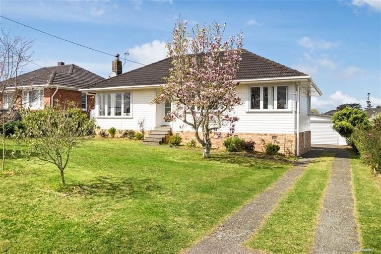 Photo of property in 41 Waipani Road, Te Atatu Peninsula, Auckland, 0610
