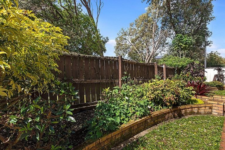 Photo of property in 2/30 Manly Esplanade, Browns Bay, Auckland, 0630