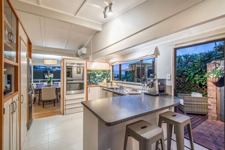 Photo of property in 72 Aberdeen Road, Campbells Bay, Auckland, 0620