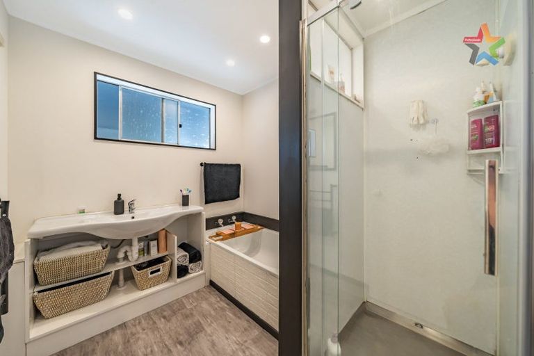 Photo of property in 5 Harvard Grove, Totara Park, Upper Hutt, 5018