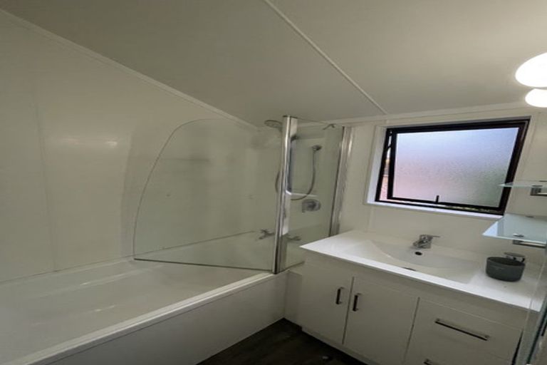 Photo of property in 1/127 Clevedon Road, Papakura, 2110