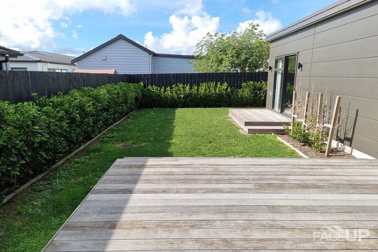 Photo of property in 35 Lumbarda Drive, Kumeu, 0810