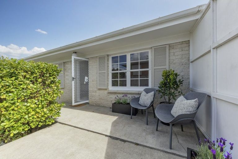Photo of property in 2/68a Sturges Road, Henderson, Auckland, 0612