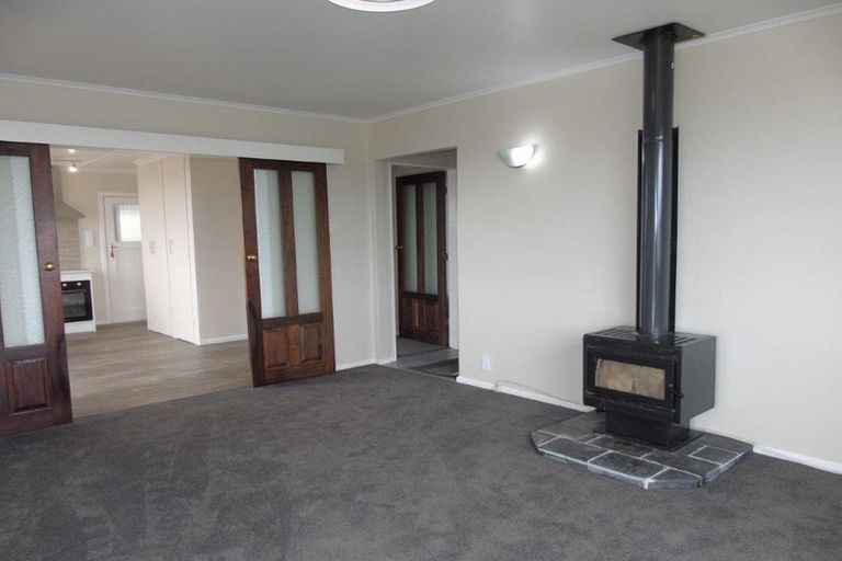 Photo of property in 38 Brooker Grove, Newlands, Wellington, 6037