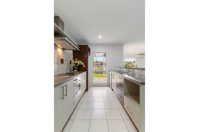 Photo of property in 3 Villino Place, Randwick Park, Auckland, 2105