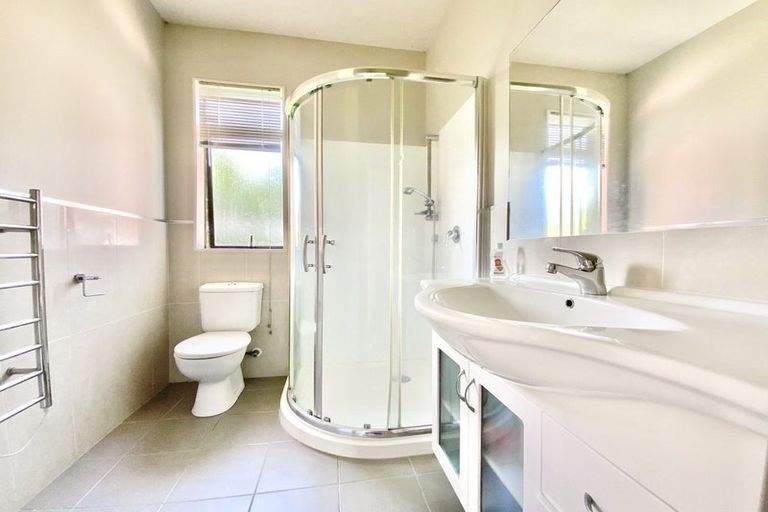 Photo of property in 4 Luna Place, Henderson, Auckland, 0612