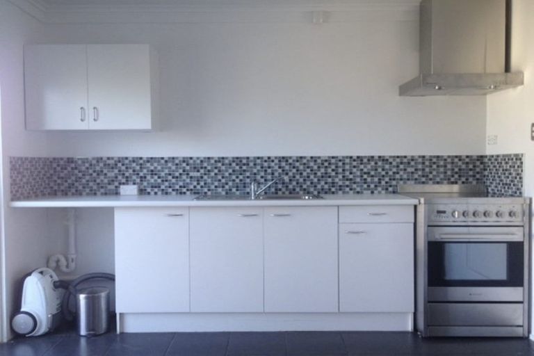 Photo of property in 179 Glenfield Road, Hillcrest, Auckland, 0627