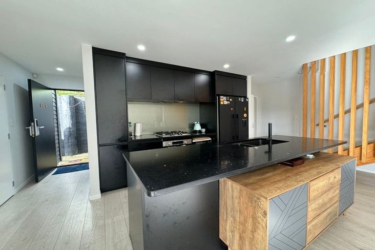 Photo of property in 111d Woodglen Road, Glen Eden, Auckland, 0602