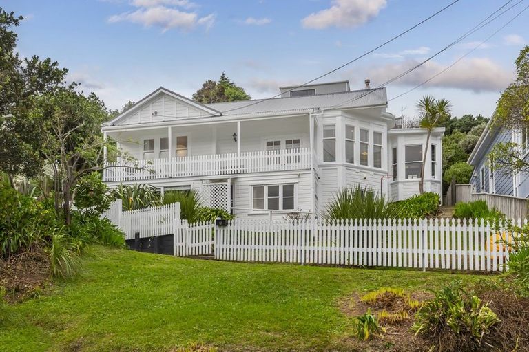 Photo of property in 10 Jackson Street, Island Bay, Wellington, 6023