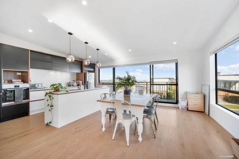 Photo of property in 58 Ascension Crescent, Orewa, 0931