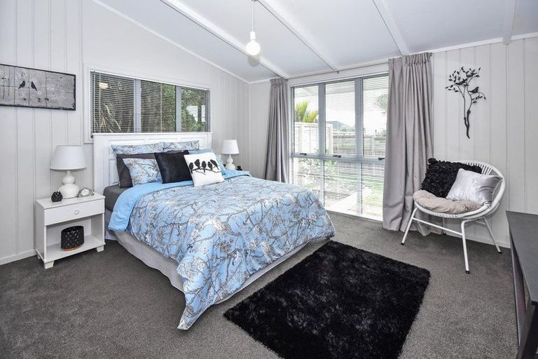 Photo of property in 98 Torkar Road, Clarks Beach, 2122