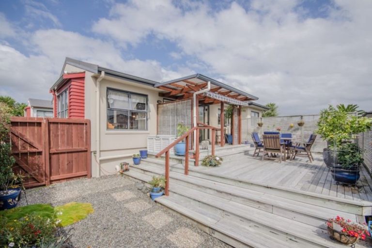 Photo of property in 72c Seabrook Avenue, New Lynn, Auckland, 0600