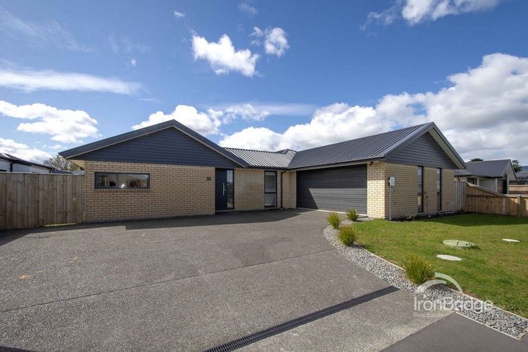 Photo of property in 35 Blue Jacket Drive, Halswell, Christchurch, 8025