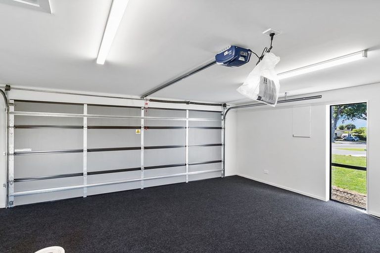 Photo of property in 16 Hillary Street, Waimate, 7924