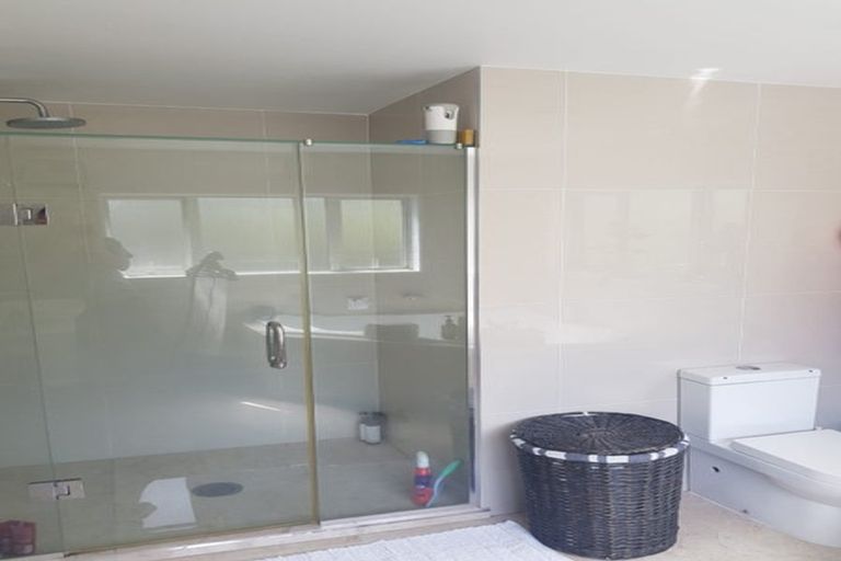 Photo of property in 42 Corricvale Way, Northcross, Auckland, 0630