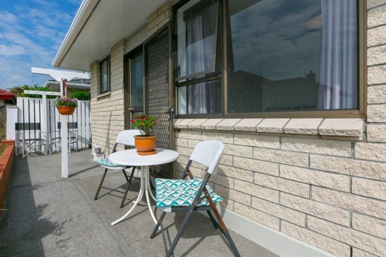 Photo of property in 1/506 Devon Street East, Strandon, New Plymouth, 4312