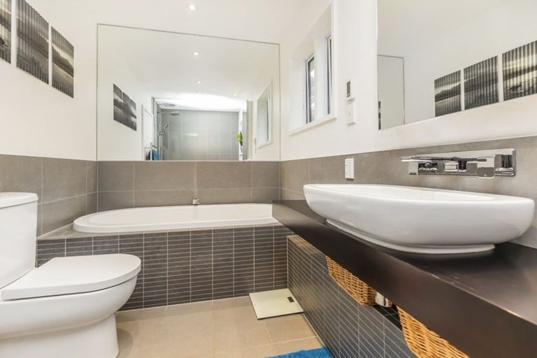 Photo of property in 18 Delhi Crescent, Khandallah, Wellington, 6035