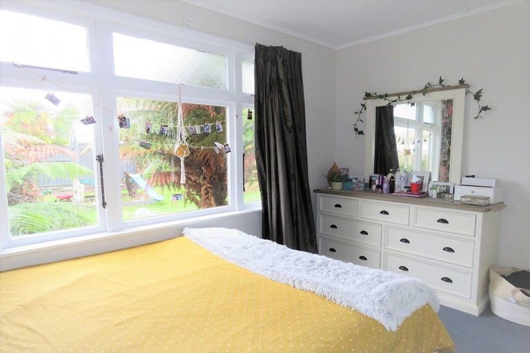 Photo of property in 36 Brougham Street, Westport, 7825