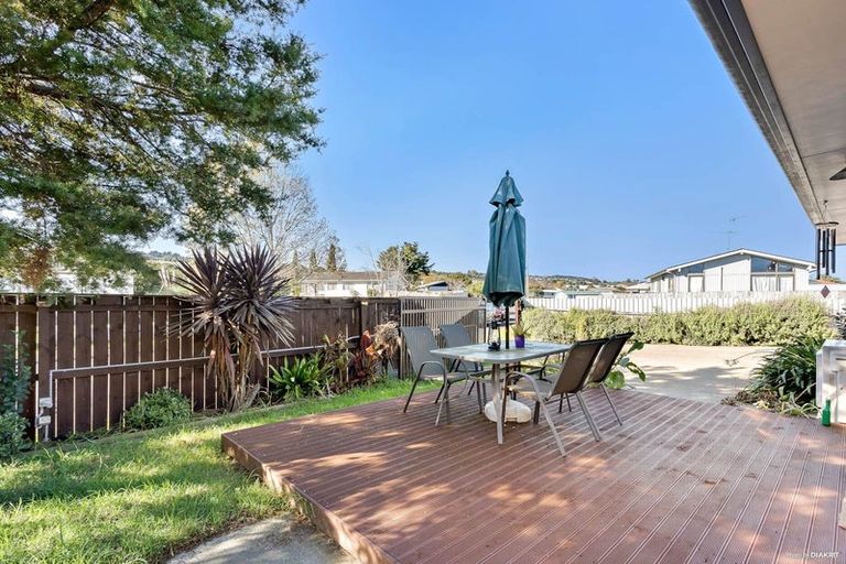 Photo of property in 35 Heathdale Crescent, Papakura, 2110