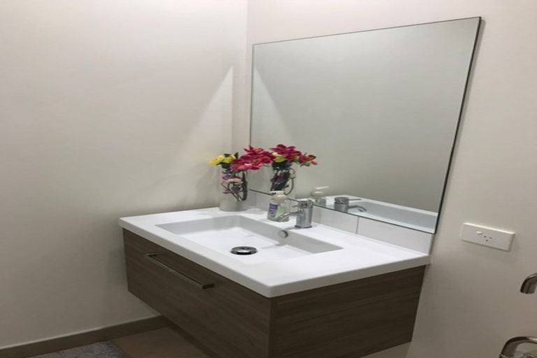 Photo of property in 35 Kanuka Road, Hobsonville, Auckland, 0616