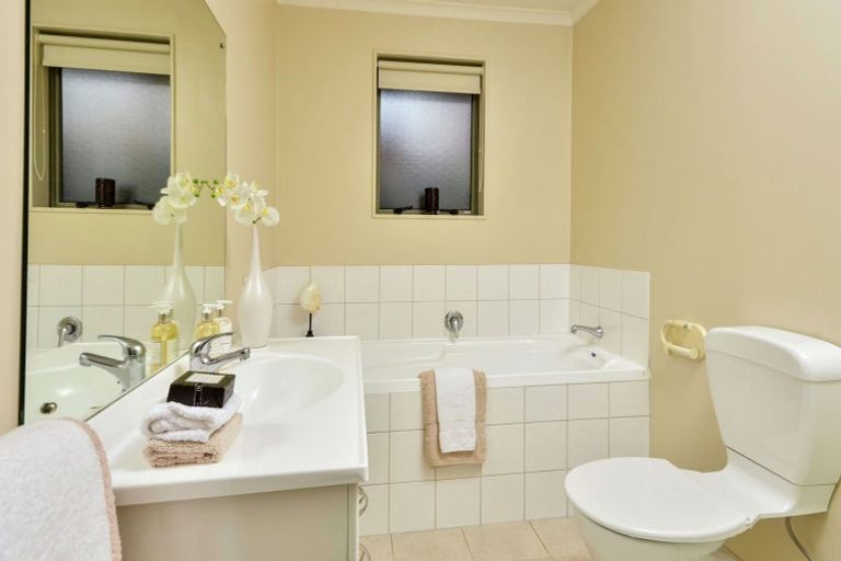 Photo of property in 40 Pukatea Avenue, Albany, Auckland, 0632