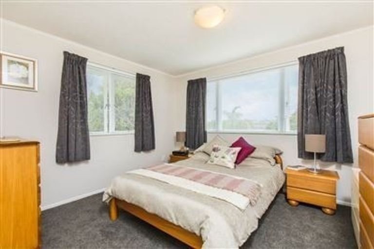 Photo of property in 1/50 Bond Crescent, Forrest Hill, Auckland, 0620