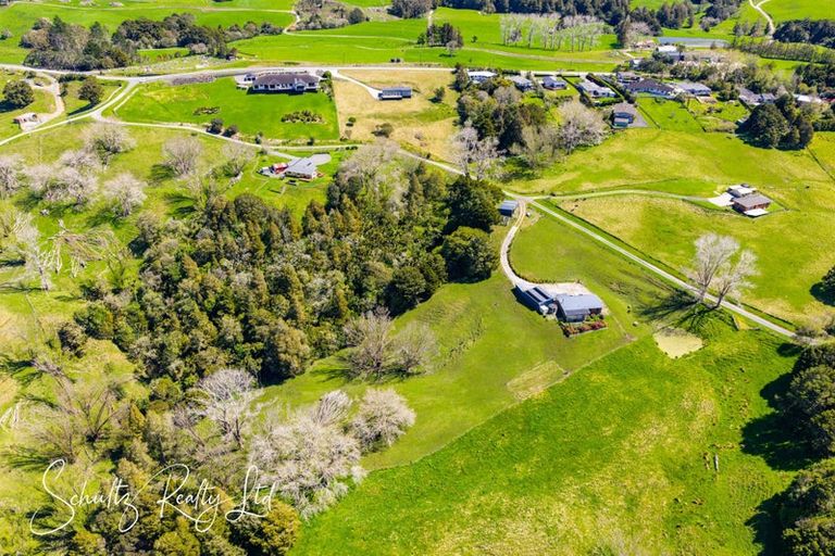 Photo of property in 32 Nikau Lane, Maungaturoto, 0520