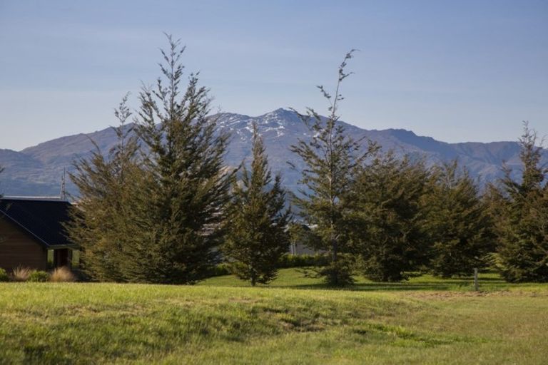 Photo of property in 10 Hovingham Court, Jacks Point, Queenstown, 9371
