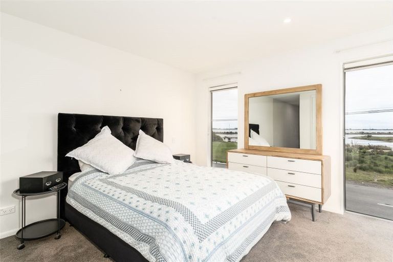 Photo of property in 52 Mccormacks Bay Road, Mount Pleasant, Christchurch, 8081