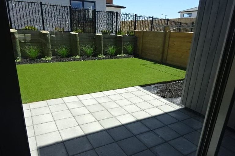 Photo of property in 1 Gunn Way, Hobsonville, Auckland, 0616