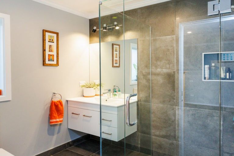 Photo of property in 21 Loveston Lane, Kelvin Grove, Palmerston North, 4470