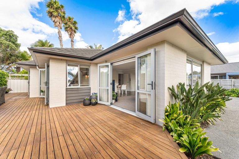 Photo of property in 7 Laurie Street, Red Beach, 0932