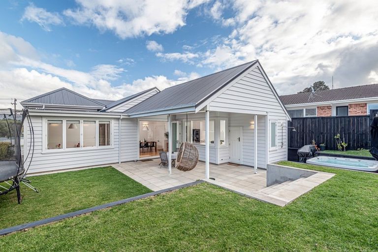 Photo of property in 36 Old Lake Road, Narrow Neck, Auckland, 0624