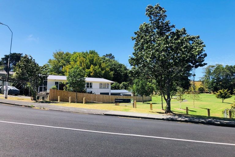 Photo of property in 39 Totaravale Drive, Totara Vale, Auckland, 0629