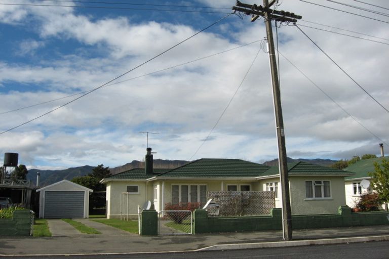 Photo of property in 124 Commercial Street, Takaka, 7110