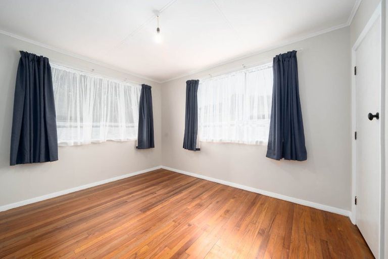 Photo of property in 3 Beauzami Crescent, Ascot Park, Porirua, 5024