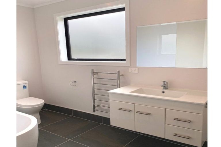 Photo of property in 10 Rosier Road, Glen Eden, Auckland, 0602