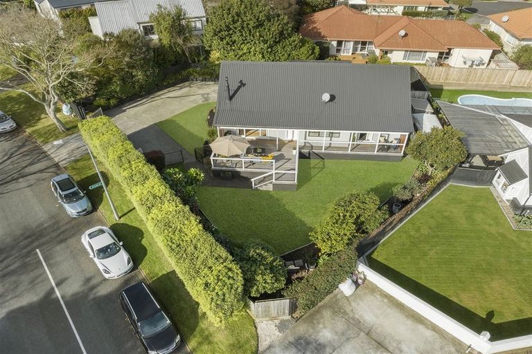 Photo of property in 57 Kurnell Drive, Botany Downs, Auckland, 2010