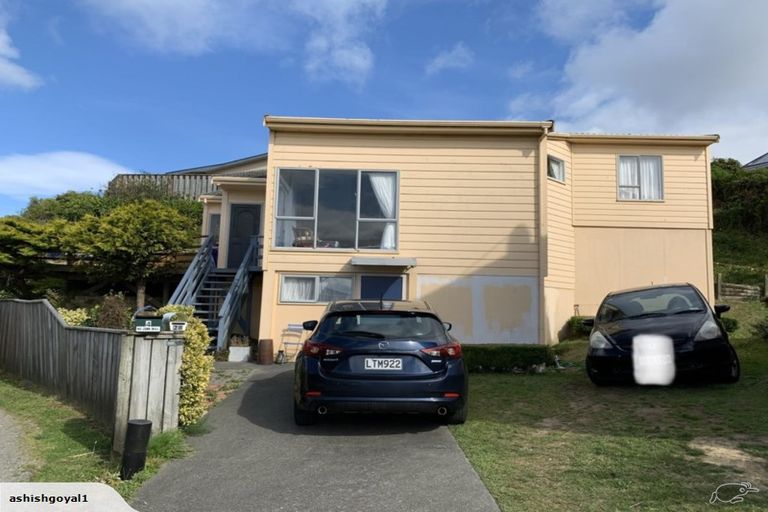 Photo of property in 2b Sunhaven Drive, Newlands, Wellington, 6037