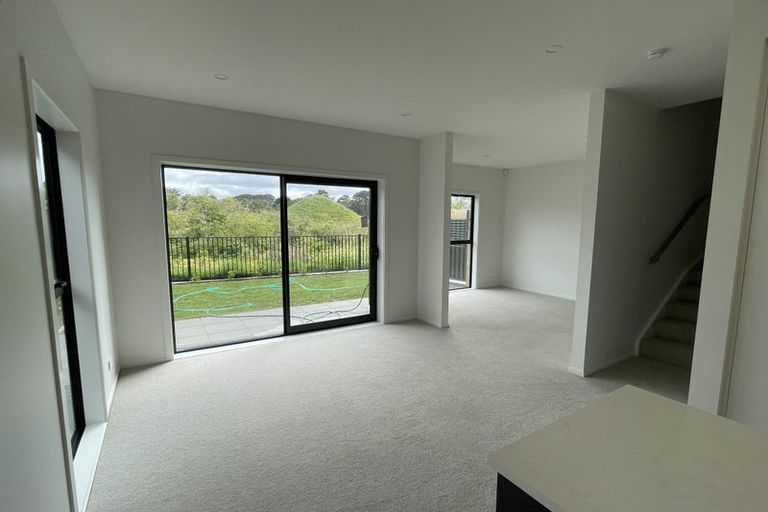 Photo of property in 42 Koreke Close, Kenepuru, Porirua, 5022