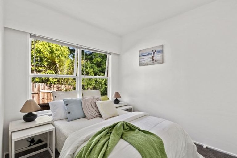 Photo of property in 2/12a Ondine Place, Glenfield, Auckland, 0629